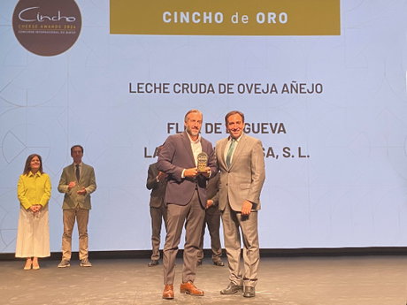 2029.09.13 entrega premio Cincho a Flor de Esgueva 2.jpg