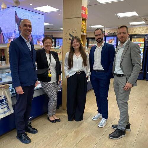 La ministra canadiense, Margaret Johnson, visita las tiendas de La Sirena en el marco de Seafood Expo Global 2024