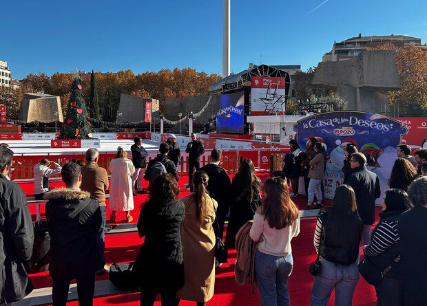 eLPOZO Alimentación celebra la Navidad patinando con el bicampeón mundial Javier Fernández