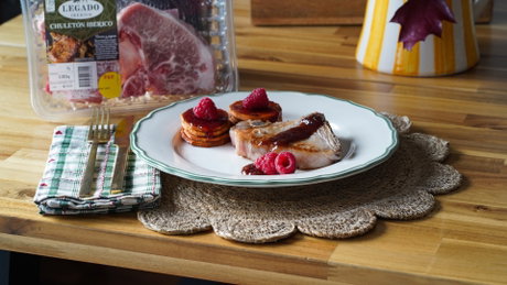 ELPOZO CHULETA IBERICA BONIATO FRUTOS ROJOS.jpg