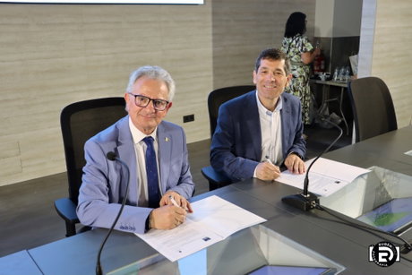 Firma del convenio de colaboración.jpg