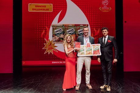 Simón Fusté, director de Snacks de Sigma en Europa recoge el premio.jpg
