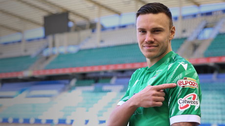 Levadia ElPozo Edgar Tur con logotipo ElPozo.jpg