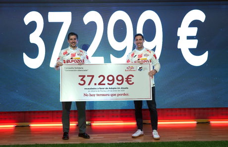 FOTO Entrega del donativo.jpg