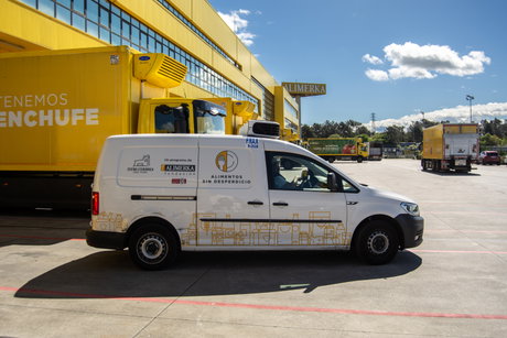 Furgoneta del programa de donaciones de Alimerka.jpg
