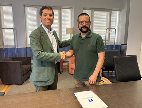 Paco Hevia, director Corporativo de Galletas Gullón, y Álvaro Retortillo, director general de la Fundación Santa María la Real_1.png