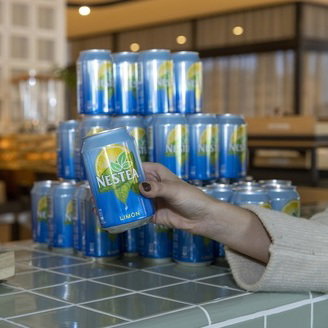 Nestlé y Damm firman un acuerdo para producir, comercializar y distribuir Nestea en España