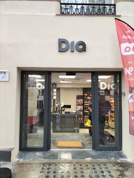 Dia - Calle Reina Victoria 1.jpg