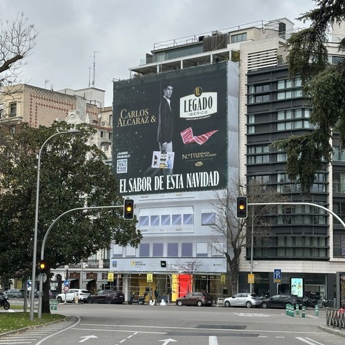 Legado Ibérico despliega en Madrid una gran lona para celebrar el ‘Sabor de esta Navidad’