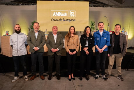 Foto de familia evento de presentación de AMKash.jpeg