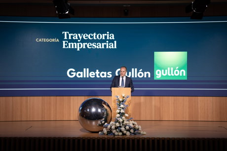 David Casañ, director corporativo de Galletas Gullón, recoge el Premio Aster a la Trayectoria Empresarial de ESIC University.jpg