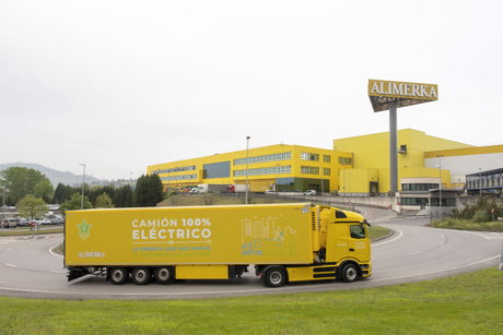 El nuevo vehículo 100 por ciento eléctrico de Alimerka podrá mover hasta 42 toneladas de mercancía.jpg