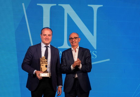 David Casañ, director corporativo de Galletas Gullón, recoge el Premio Iberaval al Mejor Proyecto TIC de los Premios Innovadores.jpg