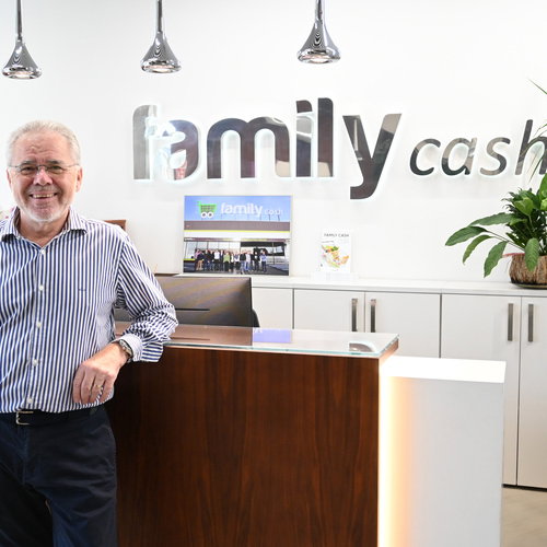 La cadena de hipermercados valenciana Family Cash crece a doble dígito y cierra 2025 con una facturación récord de 771 millones de euros, un 14,6% más que el año anterior
