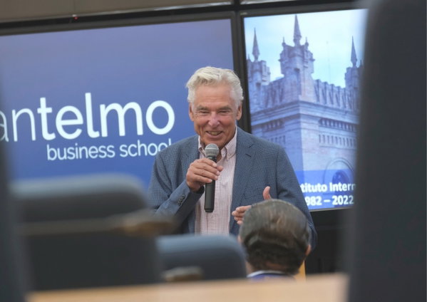 Peter Brabeck-Letmathe en una reunión del Consejo Asesor Internacional de San Telmo.jpeg