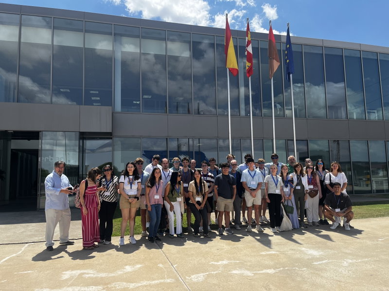Hiperbaric reta al talento universitario internacional a optimizar la gestión industrial con IA