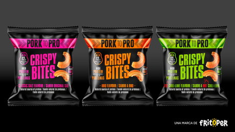 Bolsa de snacks Pork to Pro con tres paquetes de bocaditos crujientes: sal clásico, barbacoa y chile-lima; logo fritoper.