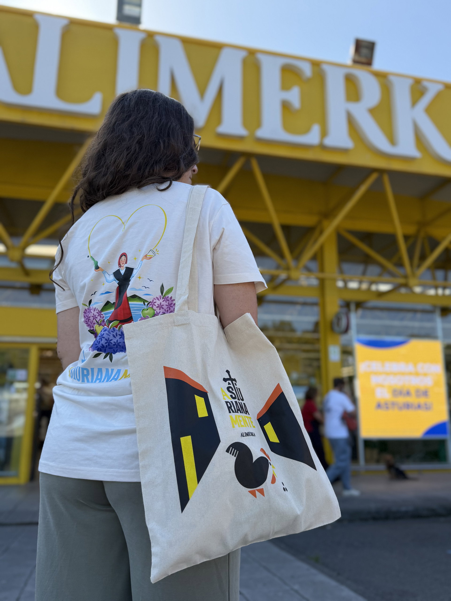 Alimerka regala camisetas y tote bags disenŢadas por artistas asturianos.jpg