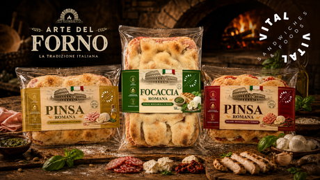 Pinsa romana y focaccia romana en envases transparentes con los logos Arte del Forno y VITAL sobre mesa rústica con ingredien
