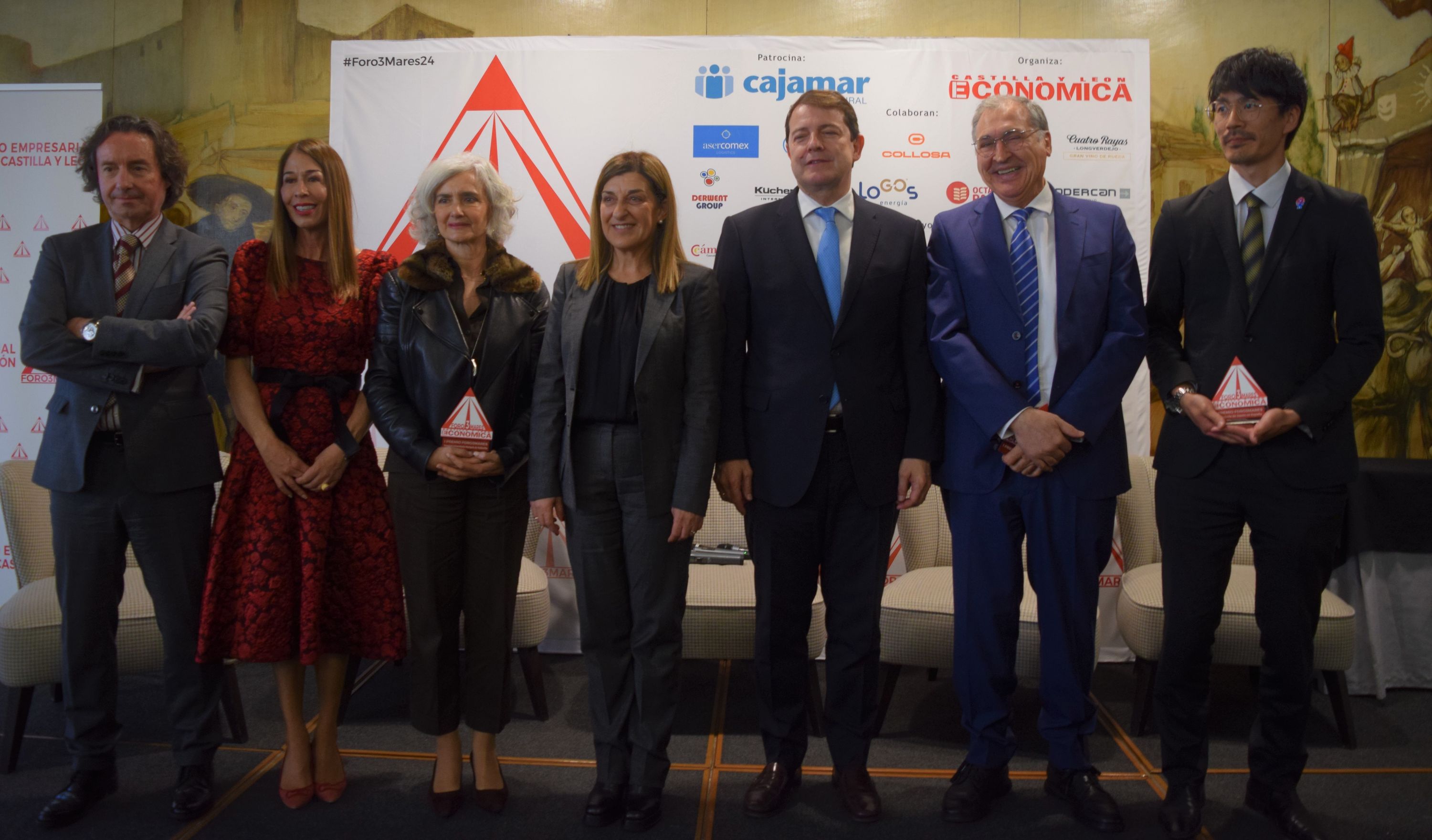 Foto de familia_Foro3Mares.jpg