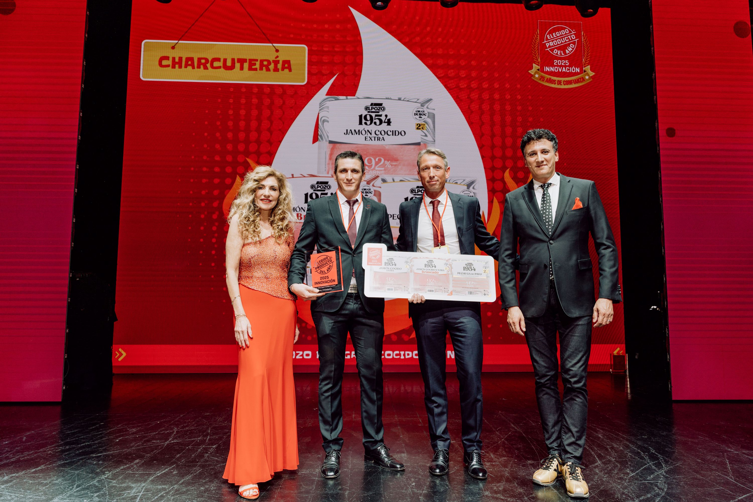 Foto gala producto del año.jpg