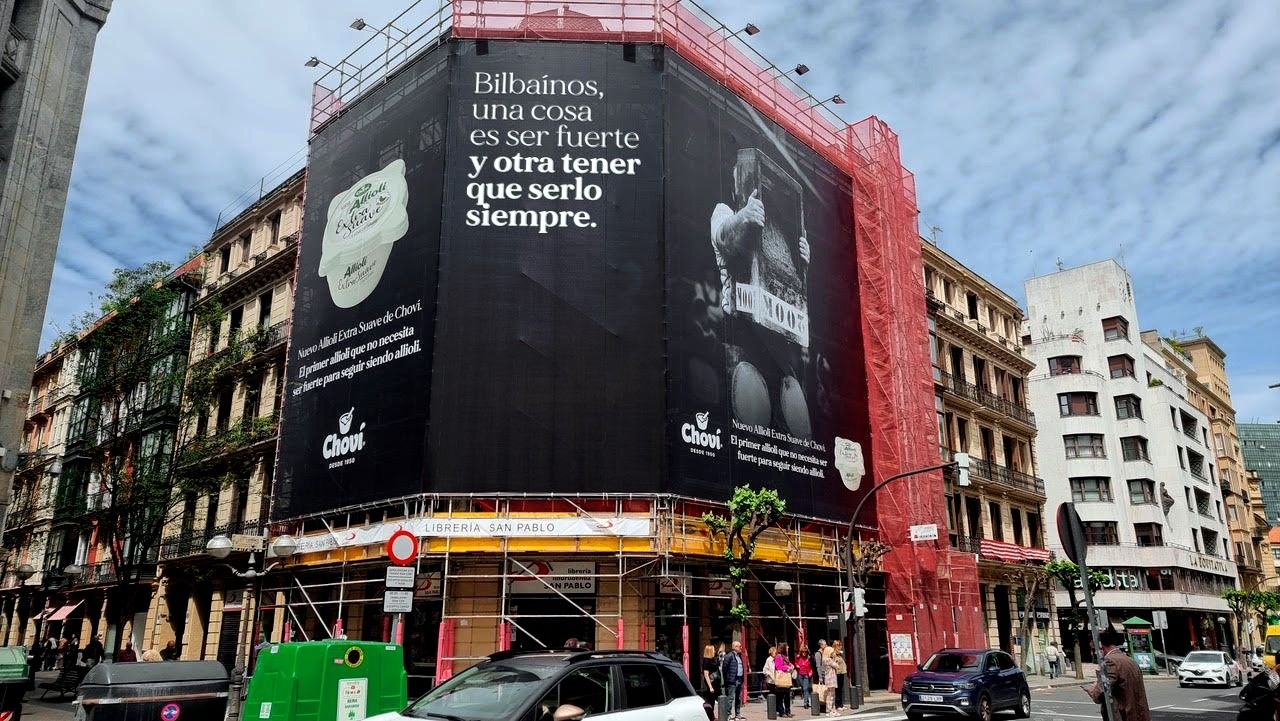 Choví_Lona en Bilbao.jpg