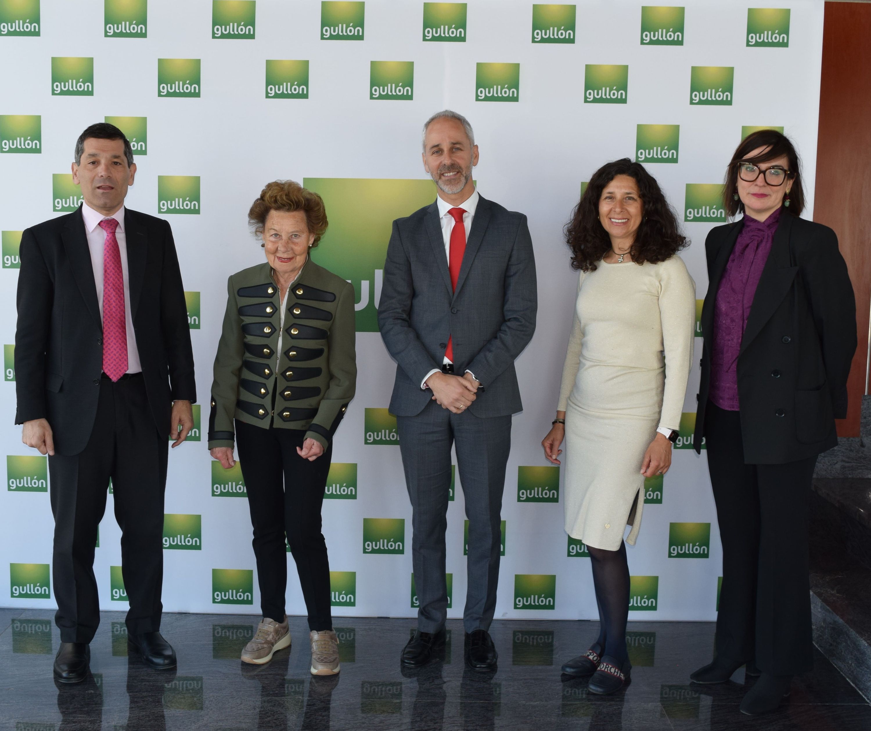 Visita consejero de Educación a Galletas Gullón 2.jpg