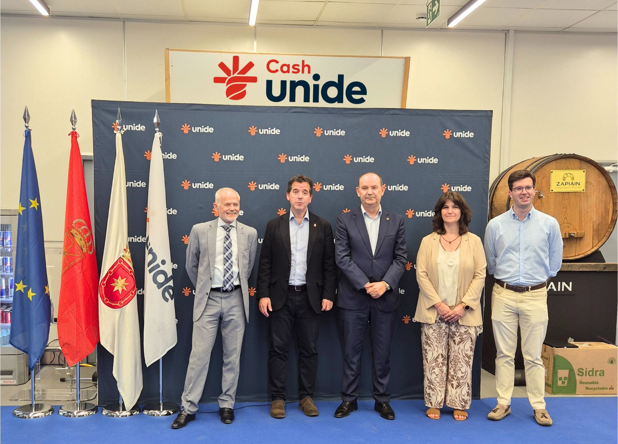 Inauguración Cash Unide Estella_foto familia.jpg