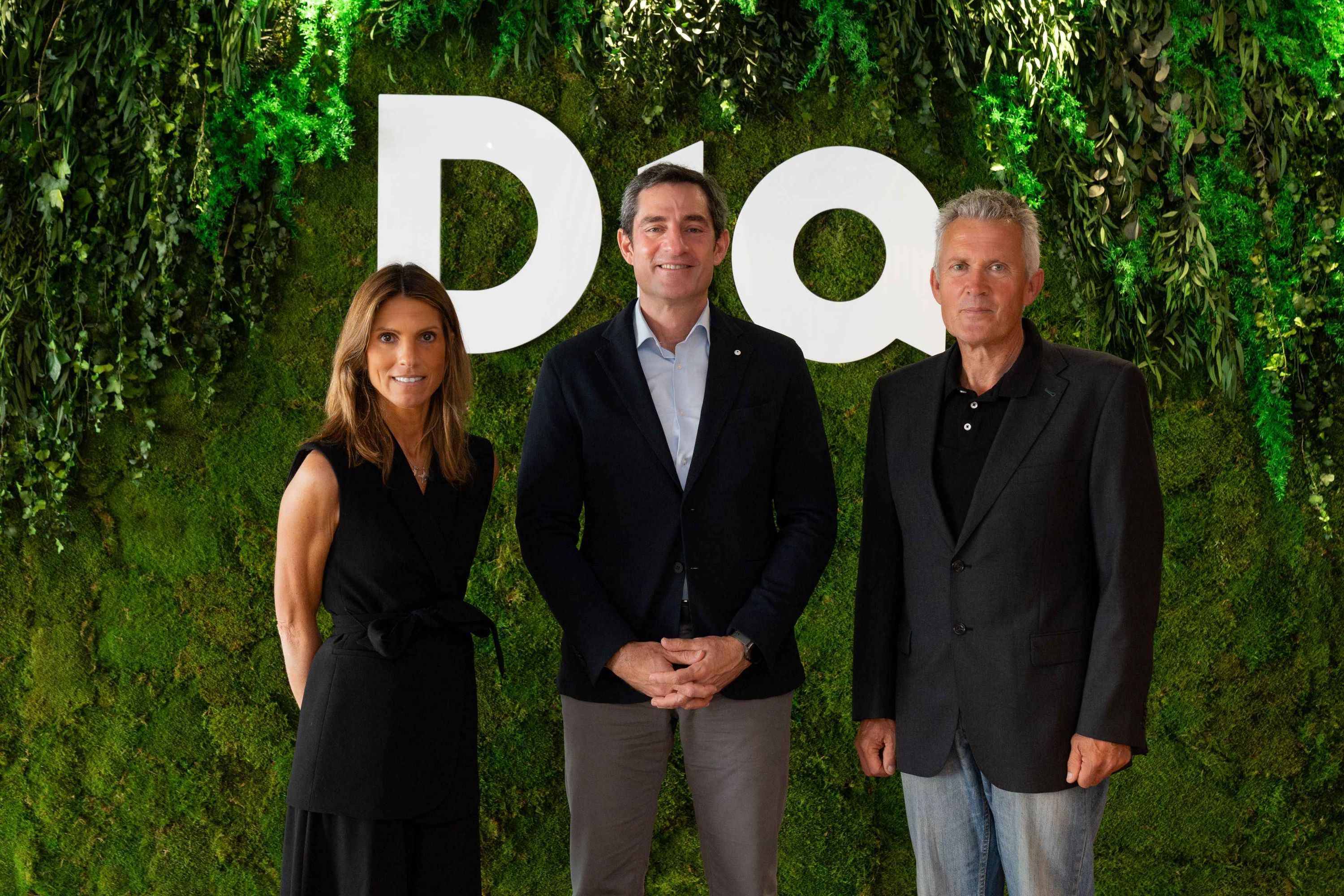 Acuerdo Grupo Dia - Fen - Pilar Hermida, Martín Tolcachir y José Manuel Ávila.jpg