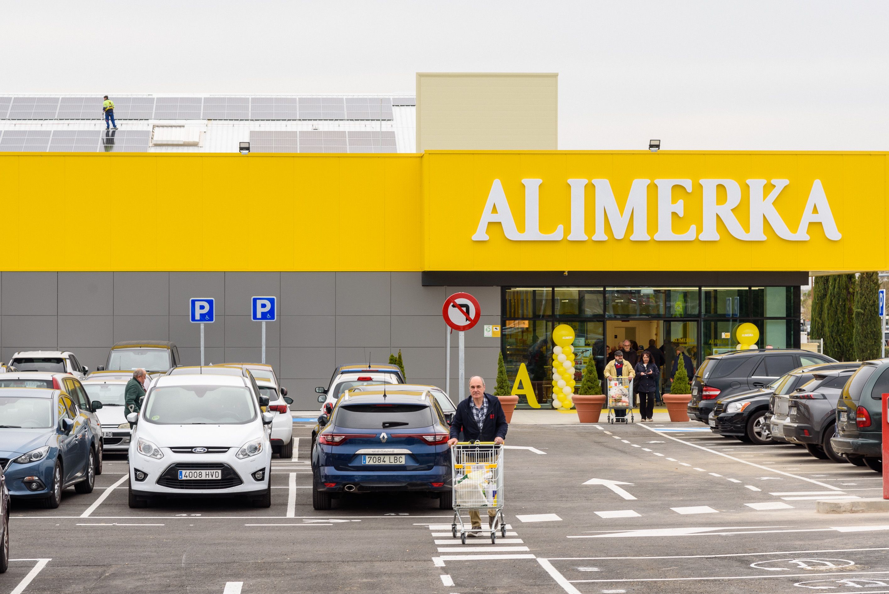 Los puntos de recarga se instalarán en los aparcamientos de Alimerka.jpg