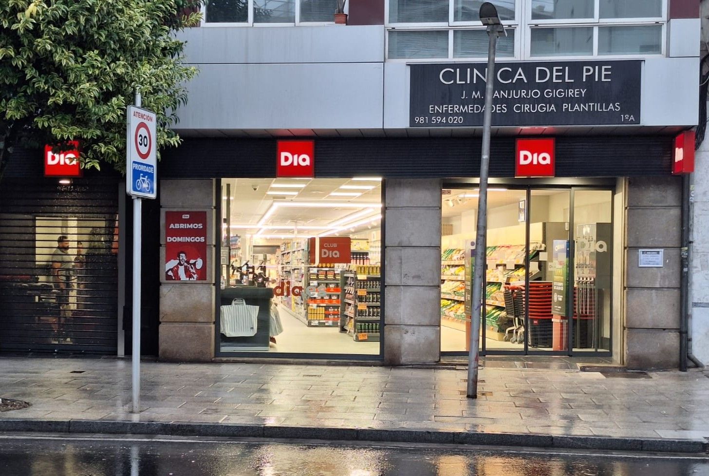 Facha tienda Dia_Santiago Compostela.jpg