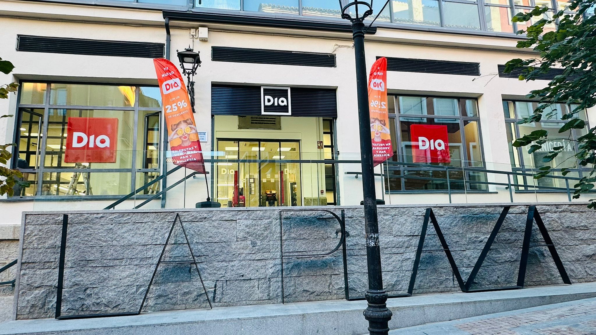 Fachada tienda Dia_Ávila.jpeg