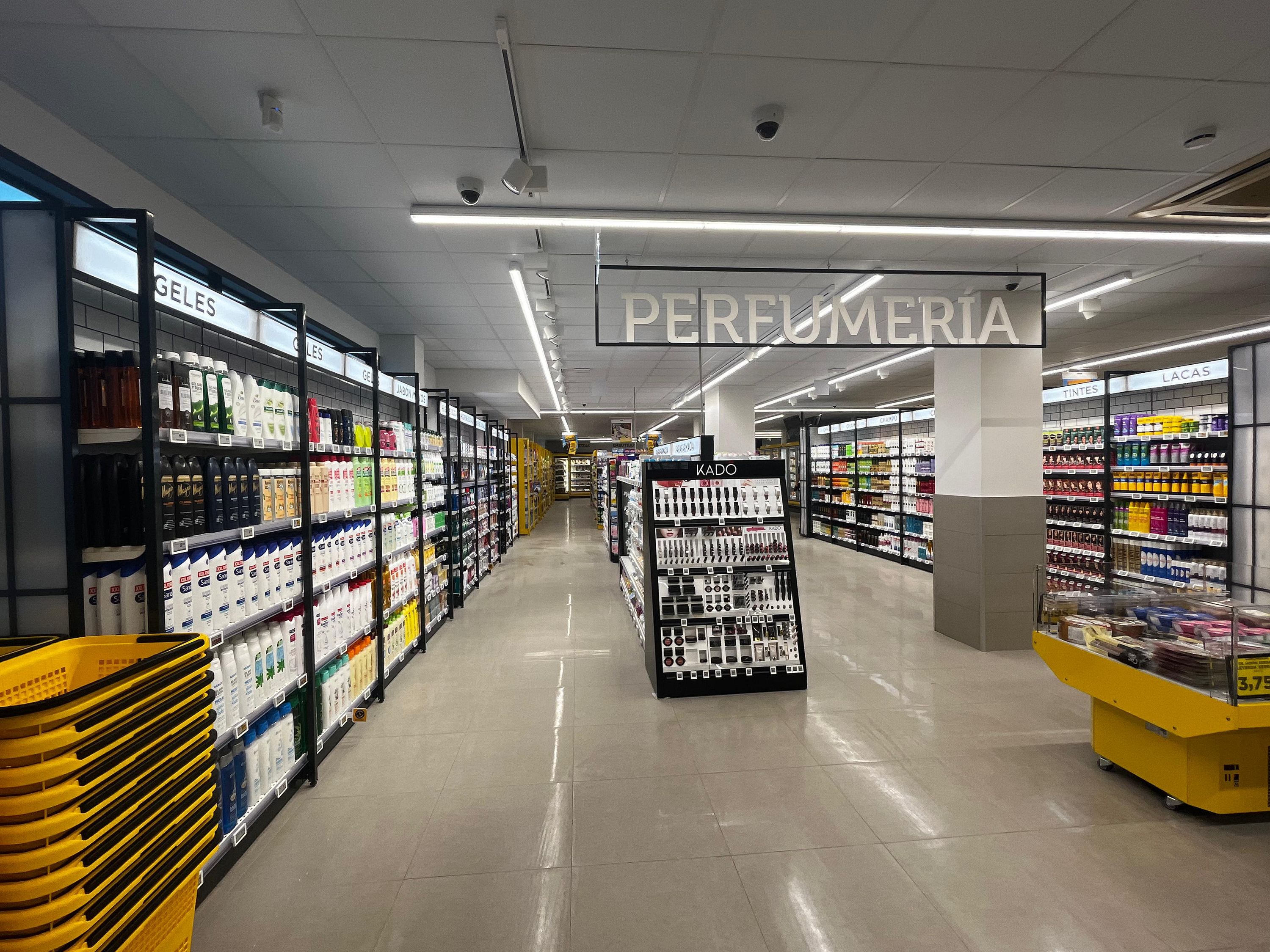 La sección de perfumería presenta una imagen más moderna y funcional.jpg