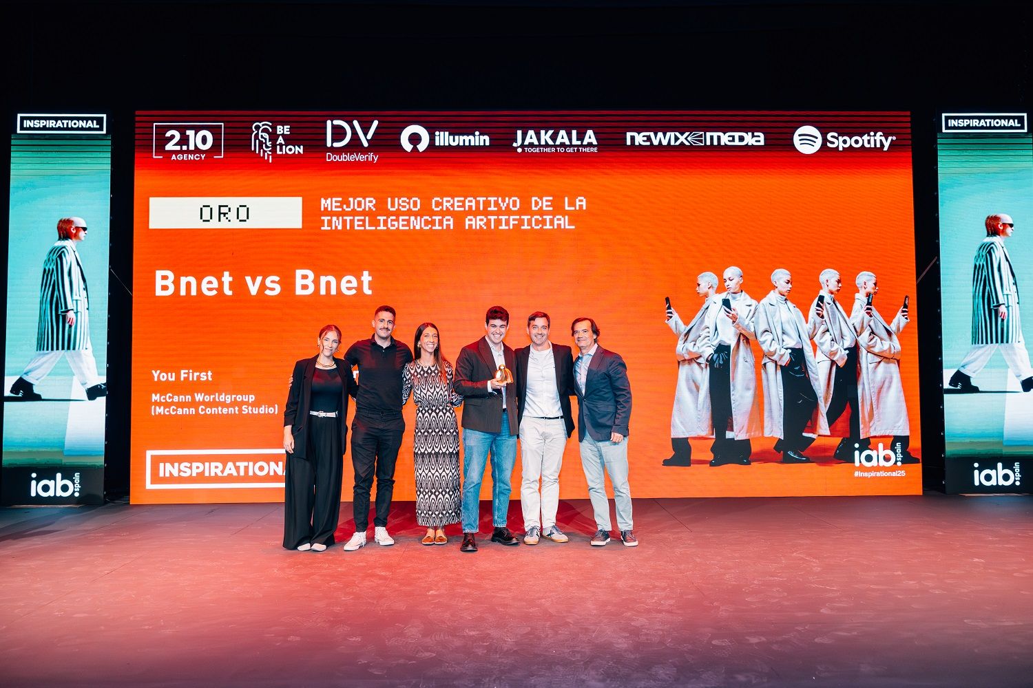 INSPIRATIONAL 25-Equipo marketing Oscar Mayer recogiendo el Oro.jpg
