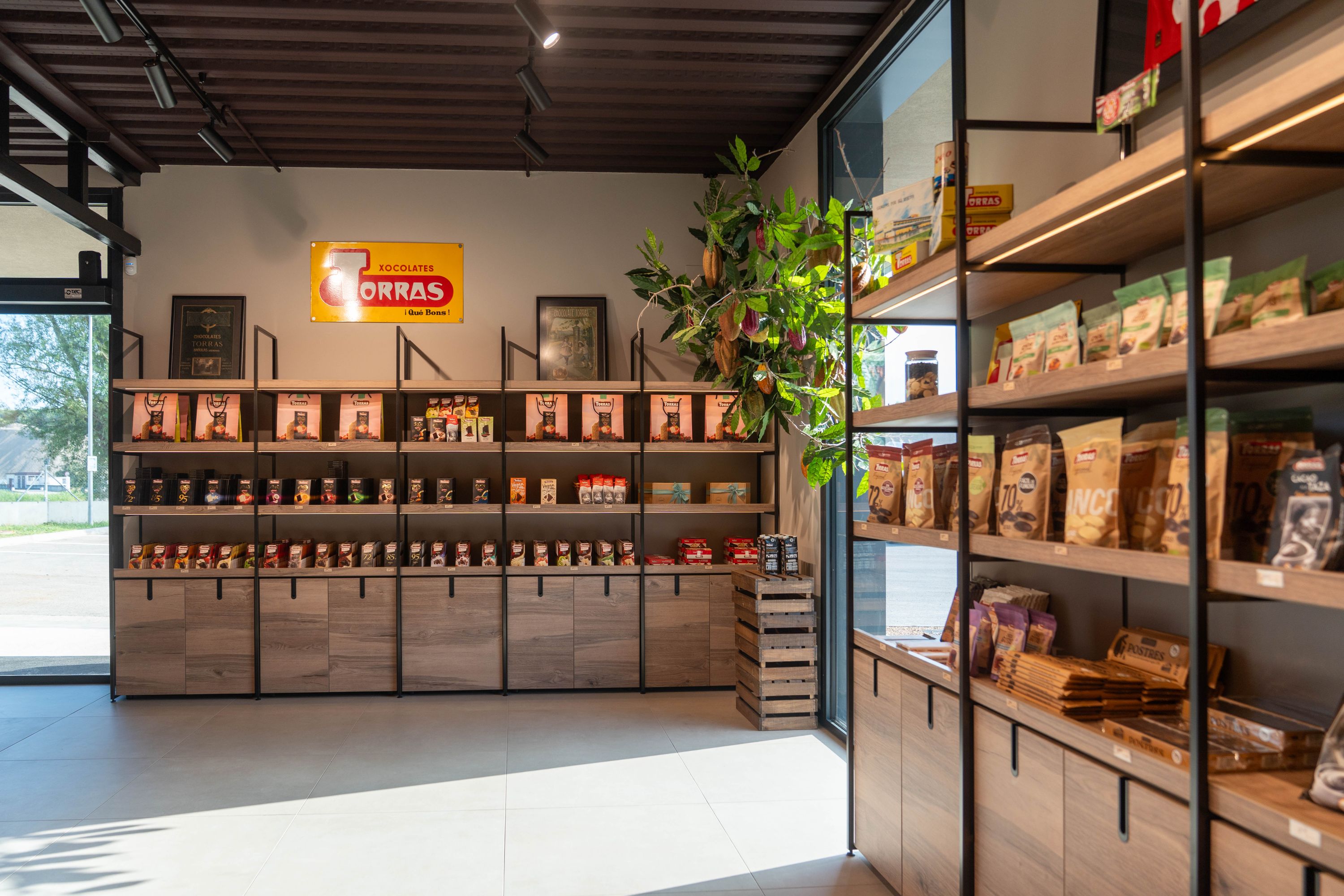Interior Nueva Tienda (Shop & Show).jpg
