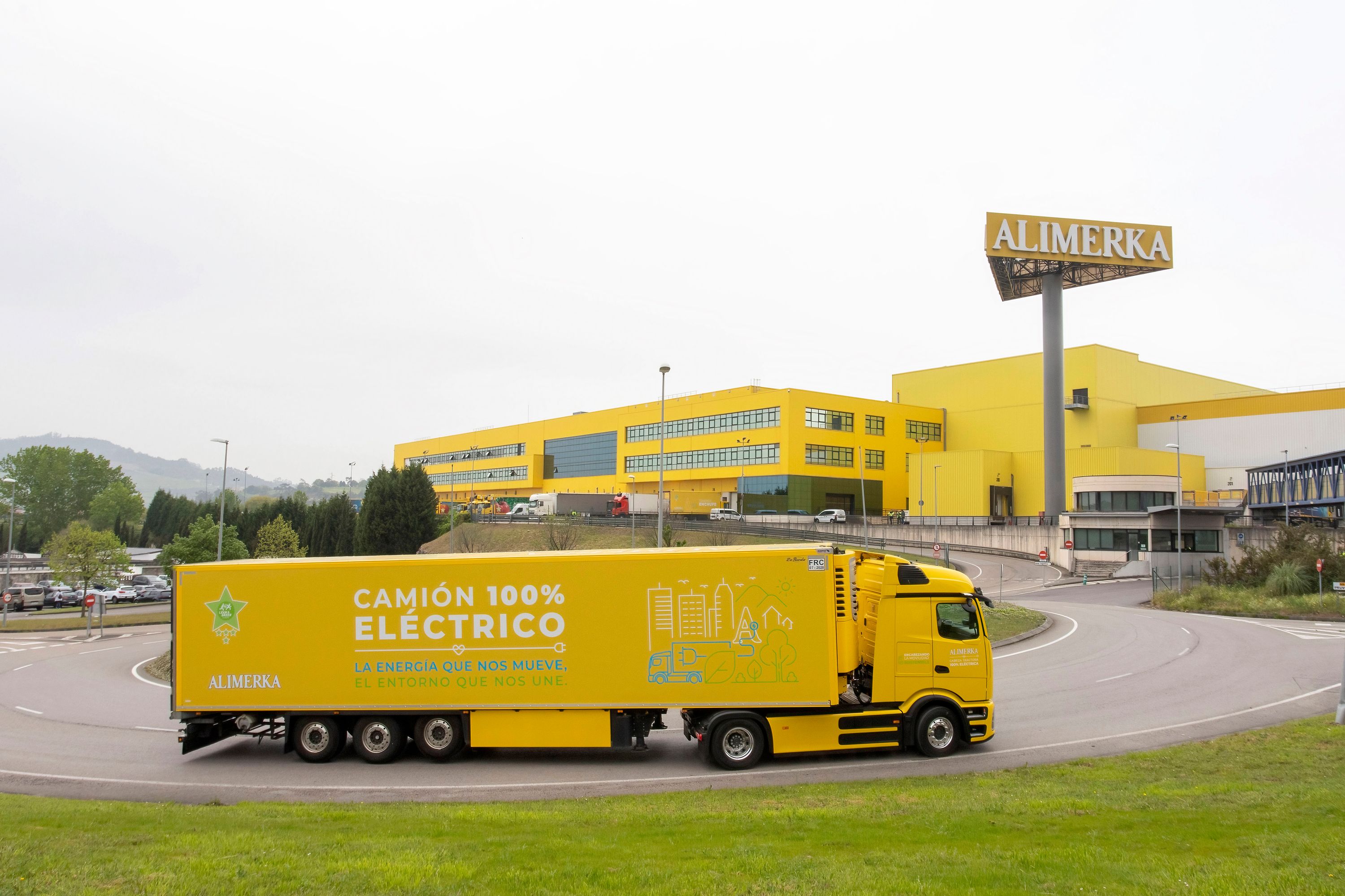 El nuevo vehículo 100 por ciento eléctrico de Alimerka podrá mover hasta 42 toneladas de mercancía.jpg