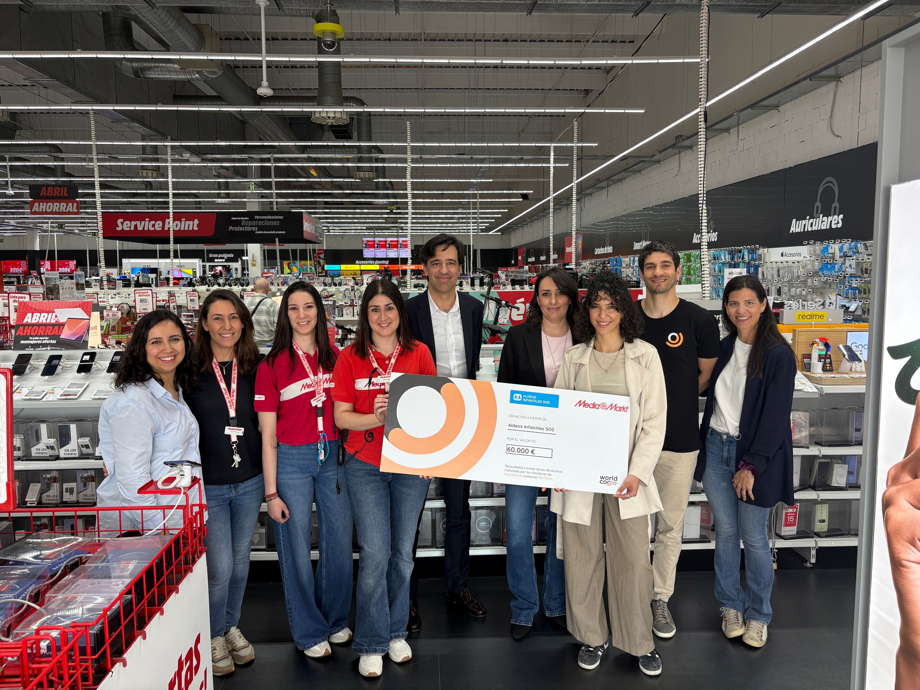 MediaMarkt y Worldcoo entregan 60.000€ a Aldeas Infantiles SOS.JPG