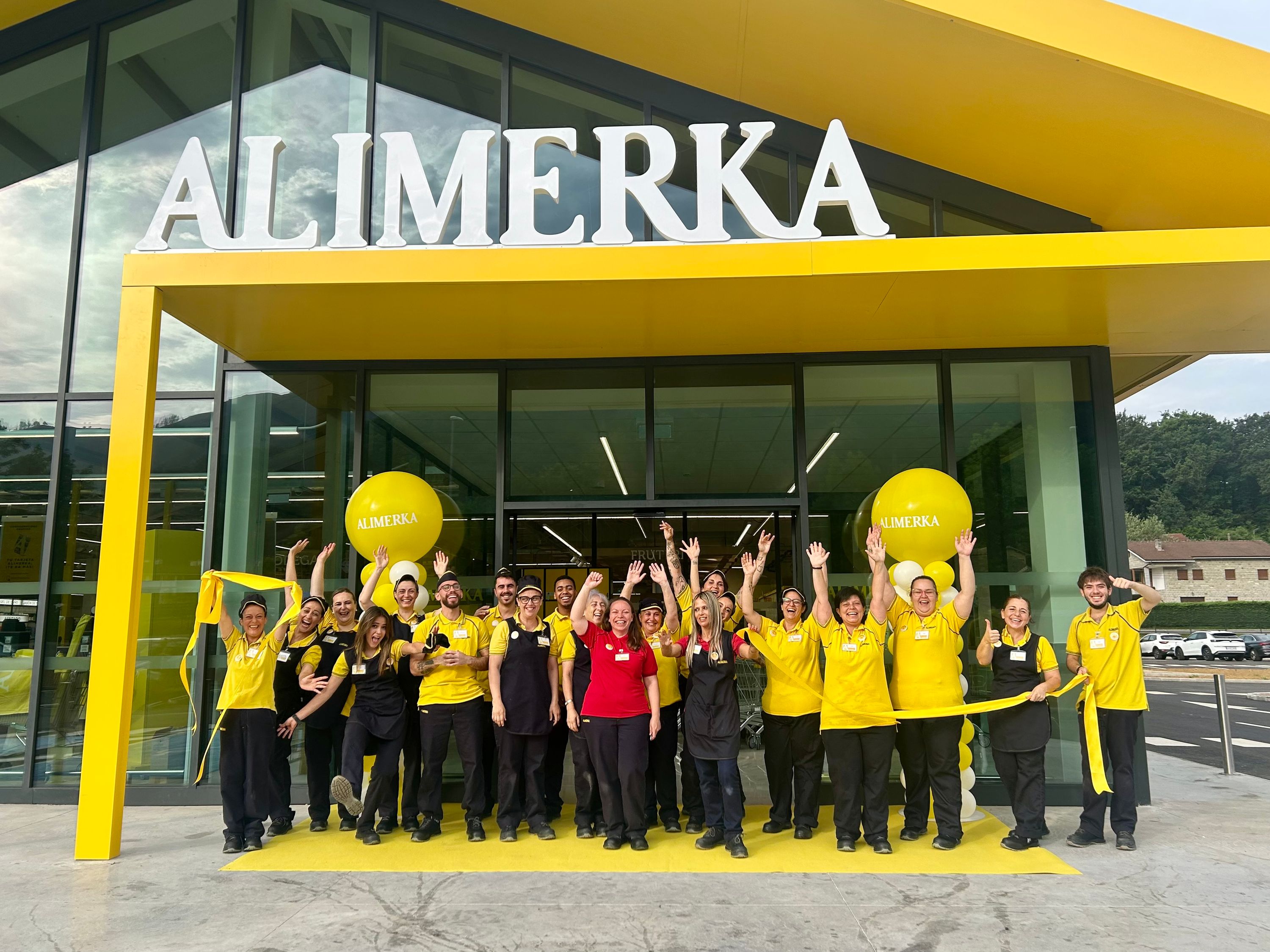 Alimerka inaugura en El Prestín (Parres) uno de sus supermercados más singulares y modernos .jpeg