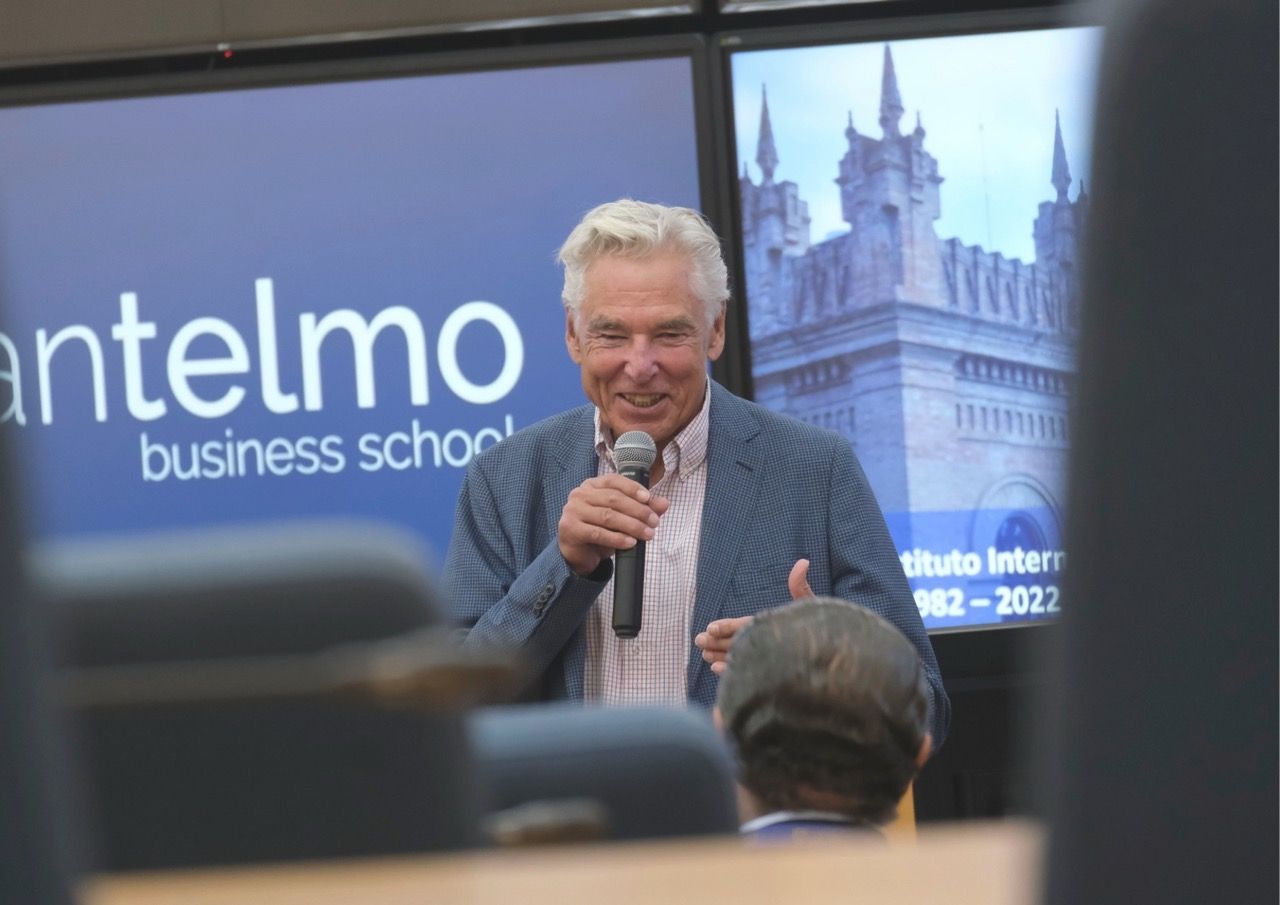 Peter Brabeck-Letmathe en una reunión del Consejo Asesor Internacional de San Telmo.jpeg