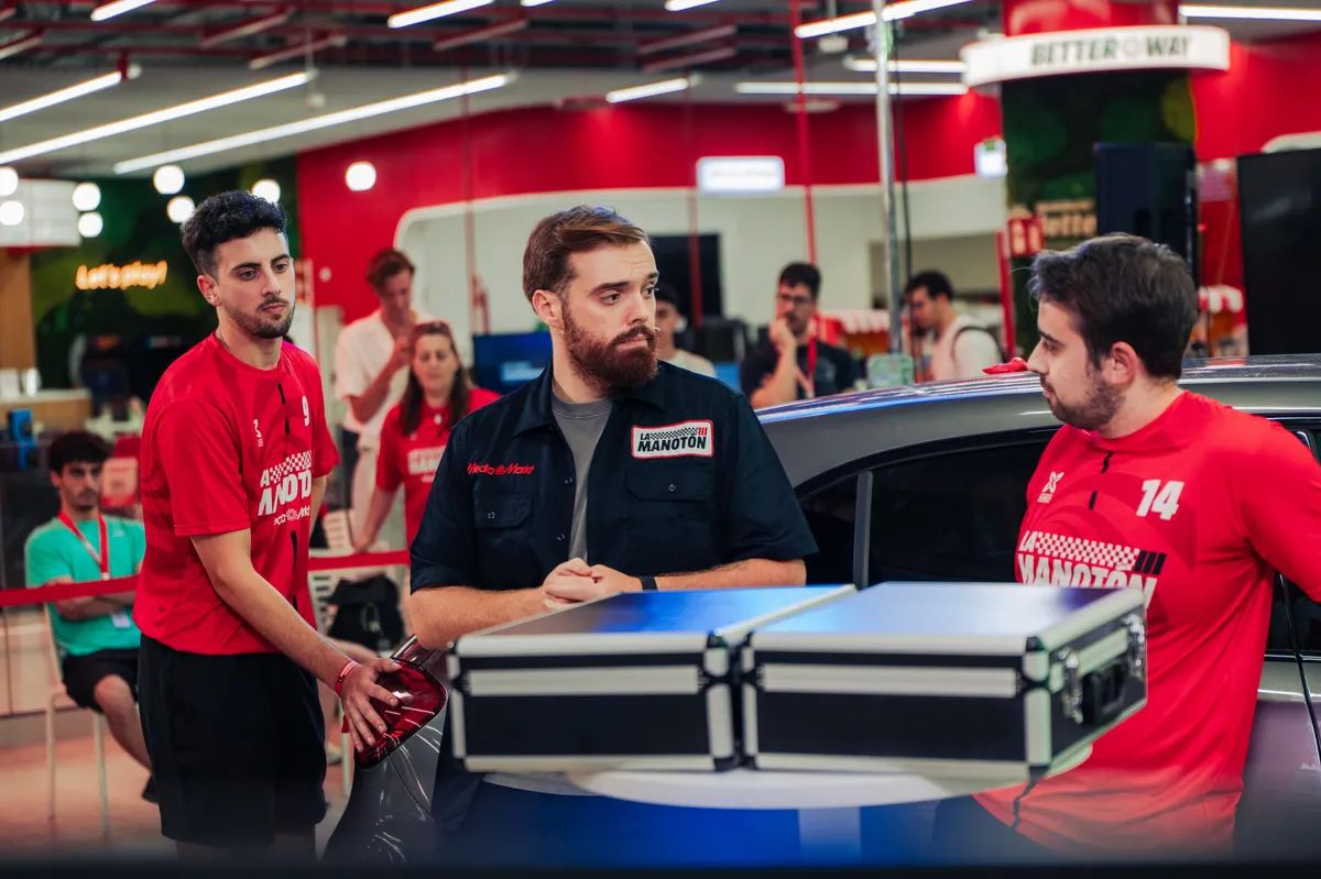 La Manotón de MediaMarkt_1.jpg